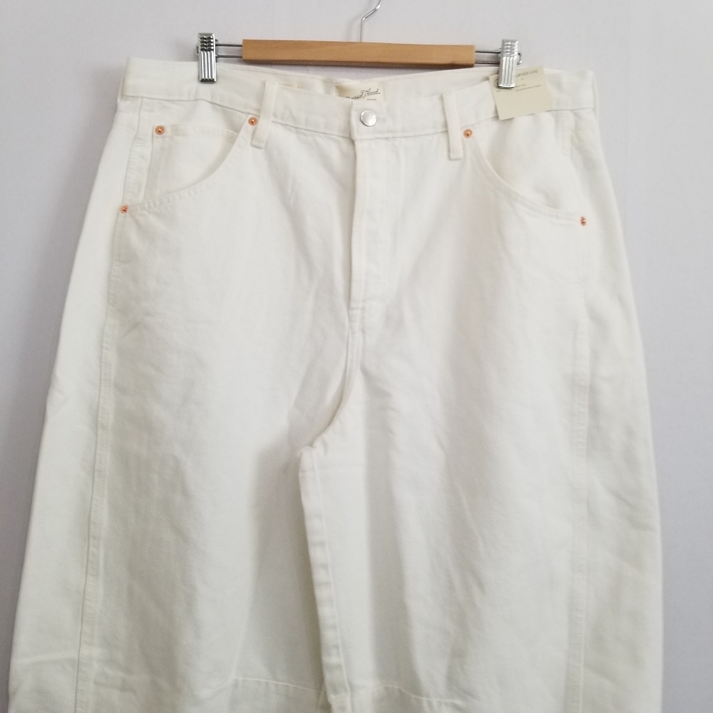 Universal Thread Cream Wide-Leg Jeans — High Rise Flare - Picture 3 of 9